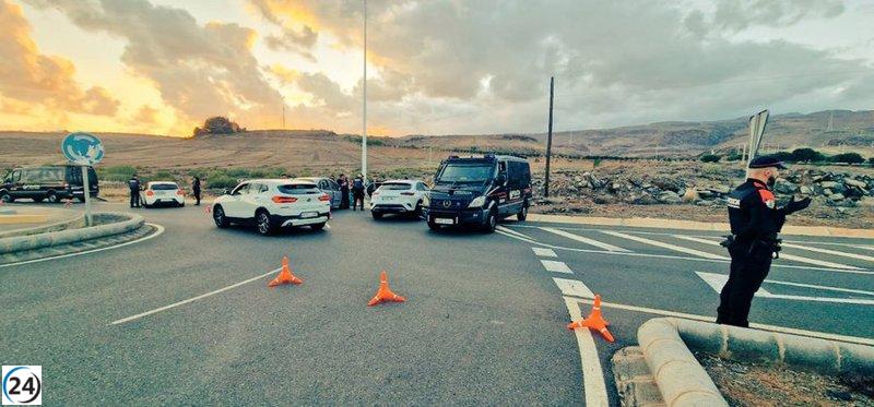 Dos delincuentes capturados en control policial en el sur de Gran Canaria.
