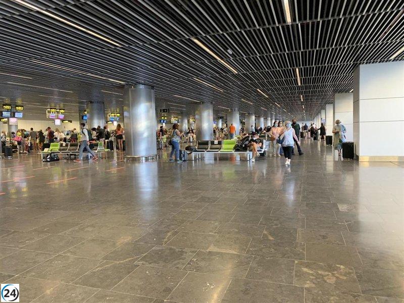 El tráfico aéreo en los aeropuertos canarios aumenta un 15,27% durante las vacaciones de Semana Santa.