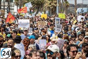 Manifestantes del 20A demandan una suspensión completa de la actividad hotelera y vacacional en Canarias.