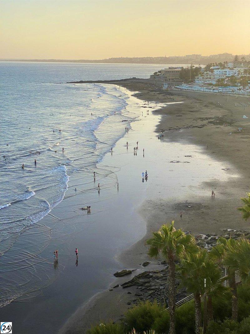 Policía Nacional rescata a joven en la playa de Maspalomas, Gran Canaria.