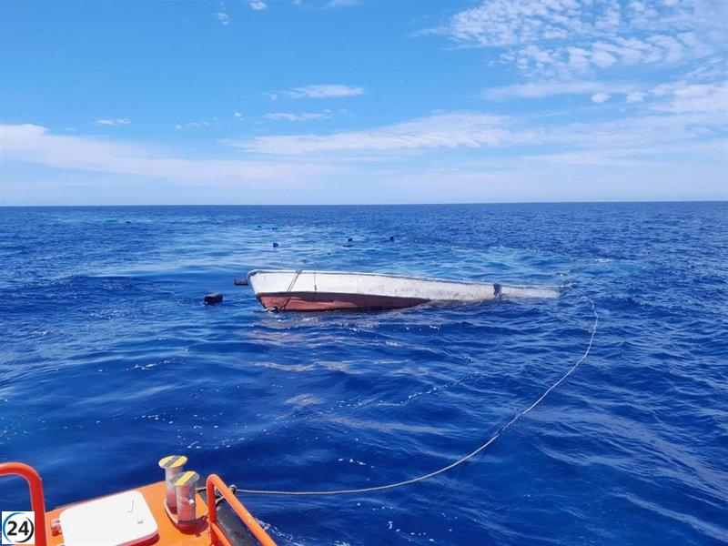 52 migrantes rescatados tras naufragio al sur de Tenerife