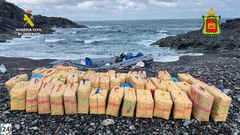 Incautados más de 1.610 kilos de hachís en una embarcación en Fuerteventura.