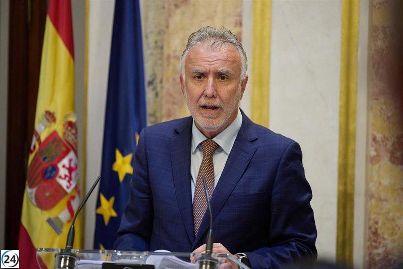 El Gobierno propondrá a las comunidades autónomas la distribución de menores migrantes en Canarias.