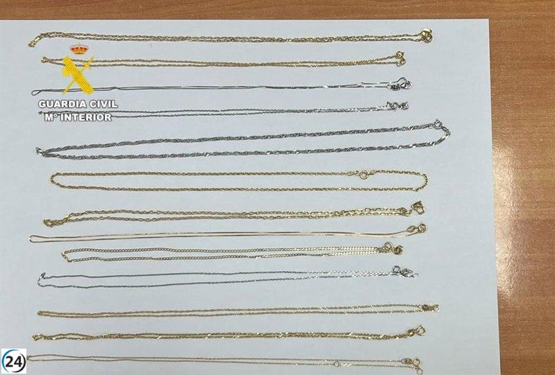 Dos criminales veteranos capturados en Lanzarote tras robar 10.000 euros en cadenas de oro.