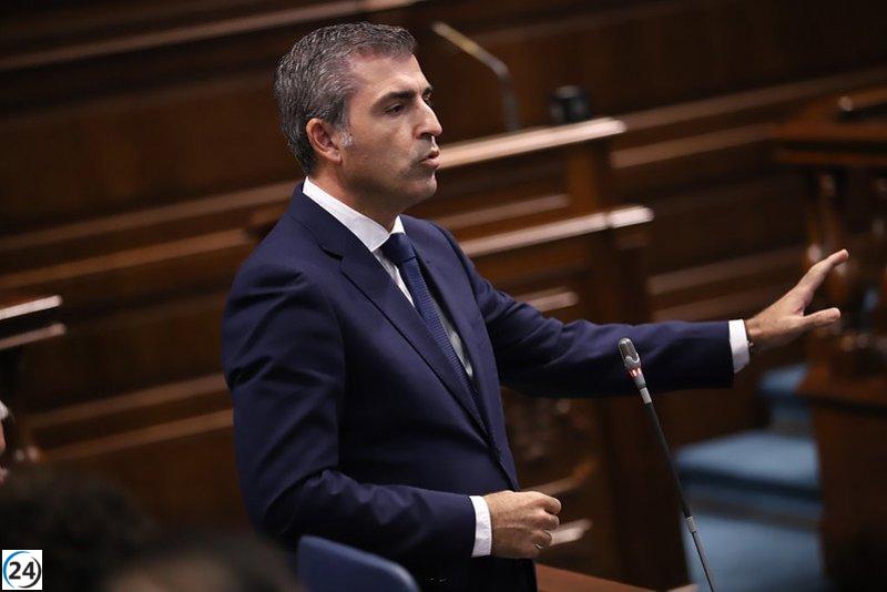 Manuel Domínguez rechaza cualquier ruptura con CC y PSOE lo desacredita.