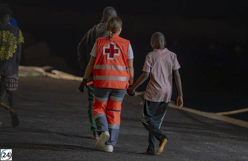 Canarias declara que solo hay escolarizados la mitad de menores migrantes estimados.