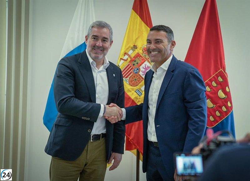 El presidente canario denuncia la falta de atención del Gobierno español sobre el creciente problema migratorio.