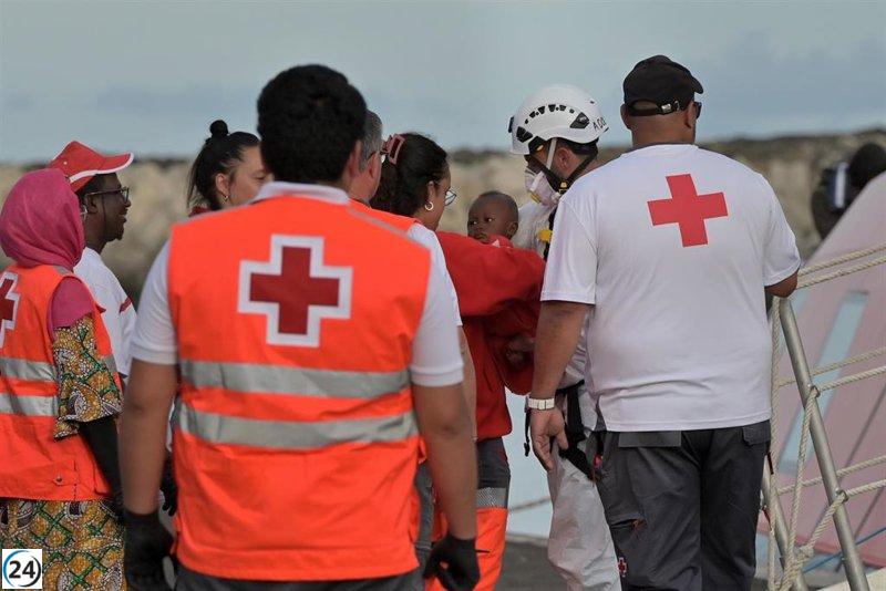 Cuatro pateras con 278 migrantes rescatadas cerca de Canarias.