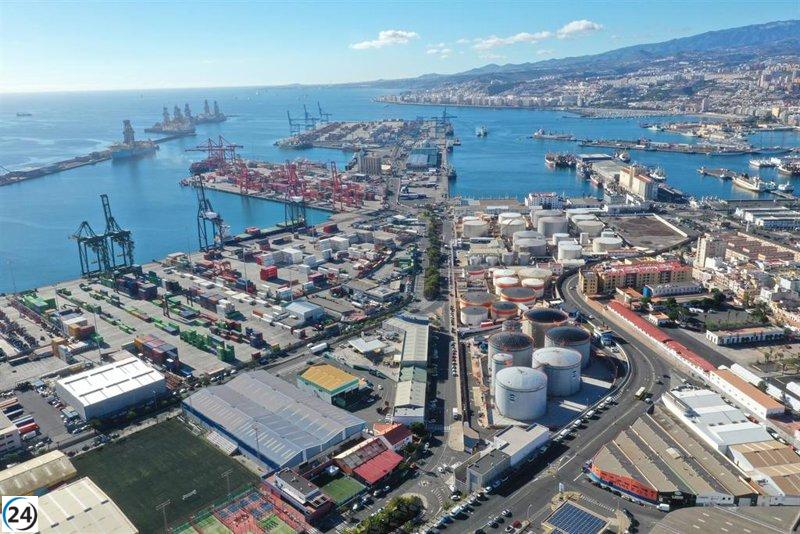 Pesquero 'Marshal Krylov' sancionado con 250.000 euros por derrame de 200 litros de combustible en Las Palmas.
