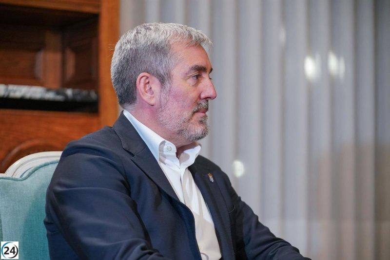 Clavijo denuncia el abandono de Canarias por parte del resto de España en la crisis migratoria.
