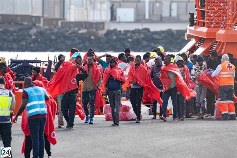 Casi 270 migrantes irregulares llegan a Canarias en el primer día del año, dejando dos muertos.