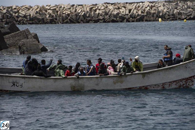La Delegación del Gobierno en Canarias alarmada por la posible muerte de 50 migrantes.