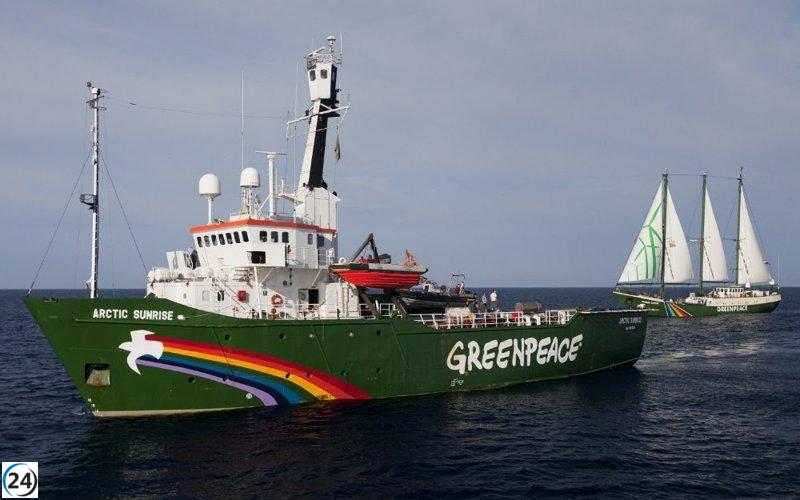 El Arctic Sunrise de Greenpeace llega a Las Palmas para protestar contra el gas.
