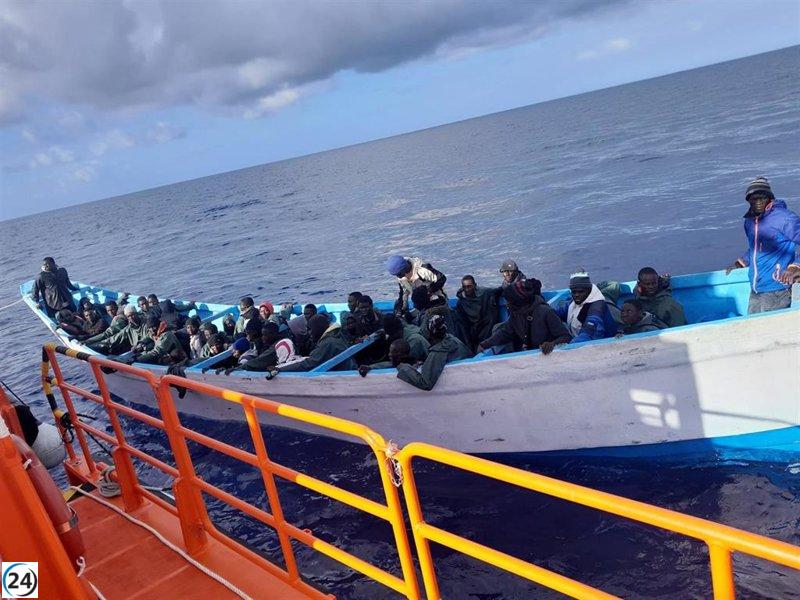 Interceptan un cayuco con 67 migrantes, incluidos 2 mujeres, a 66 millas de Gran Canaria.