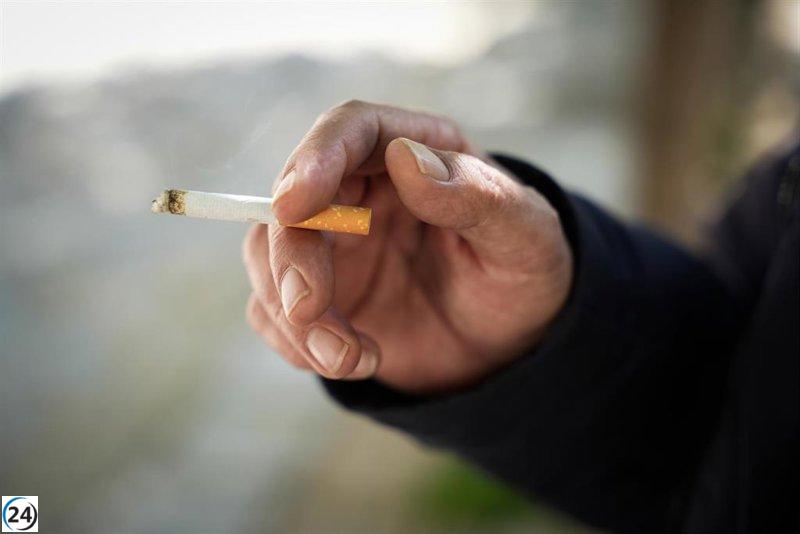 Ex consejero de Sanidad en Canarias propone medidas drásticas para combatir el tabaquismo, incluso utilizando bolsas de nicotina.