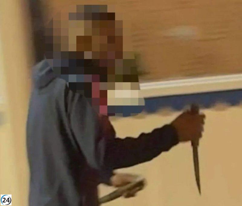 Arrestan a hombre que generó inquietud en Fuerteventura al pasear con un cuchillo.