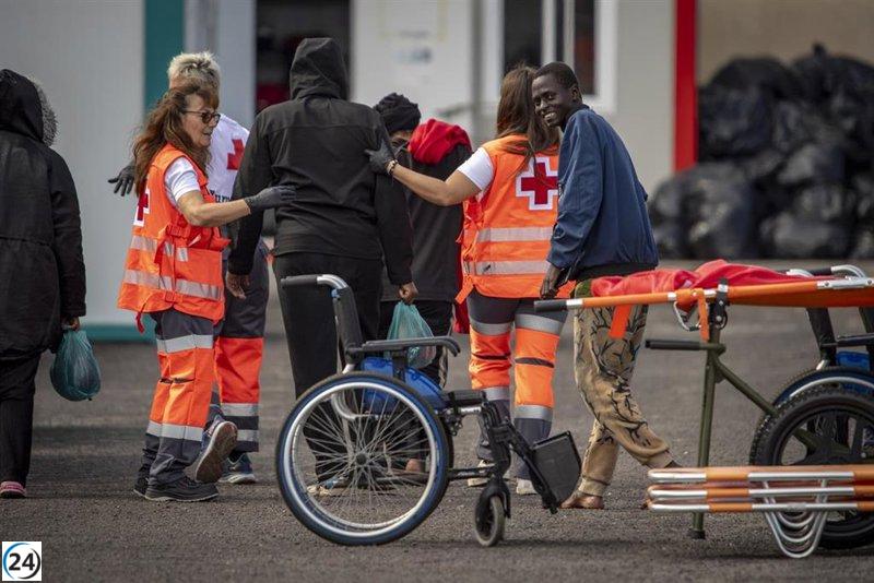 Canarias invierte 26 millones en salud para migrantes en 2024 y solicita apoyo financiero al Gobierno central.