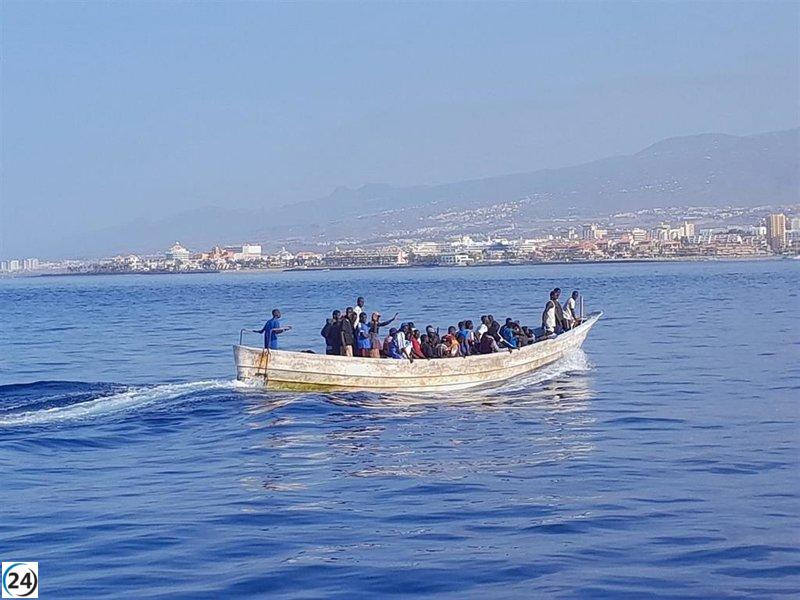 Cayuco con 37 inmigrantes, incluido un niño, aterriza en La Gomera.