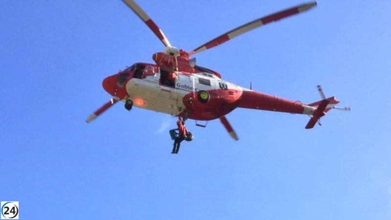 Helicóptero del GES salva a dos senderistas en zona remota de La Aldea, Gran Canaria.