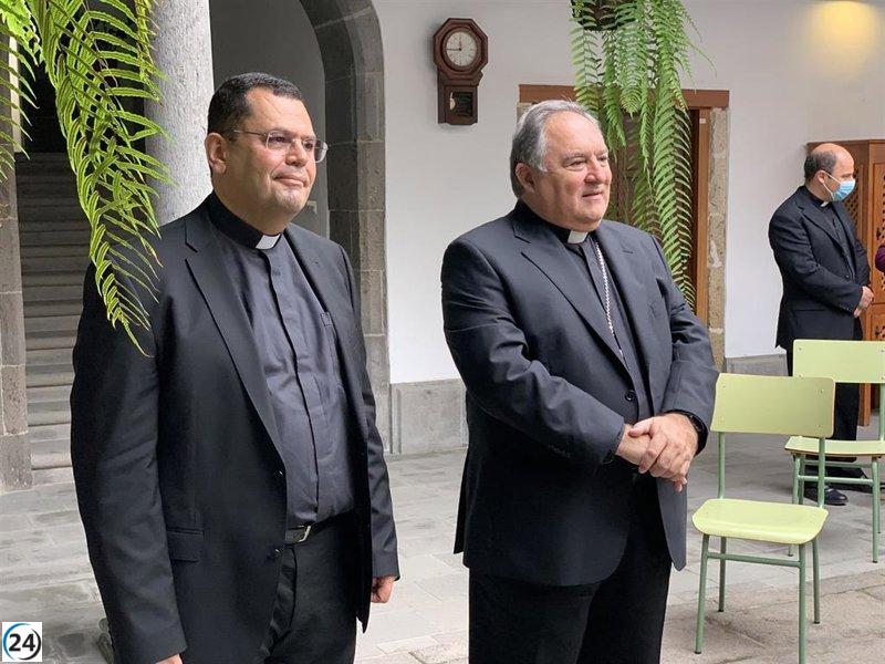 Obispo de Canarias enfatiza la conexión del Papa Francisco con las islas ante la crisis migratoria.