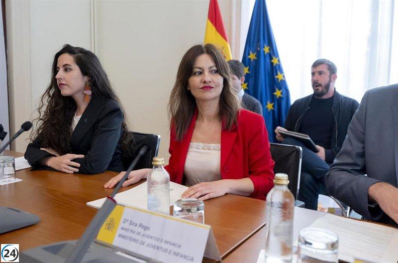 Gobierno y CC.AA. mantienen distribución de migrantes a pesar de las críticas de Canarias.