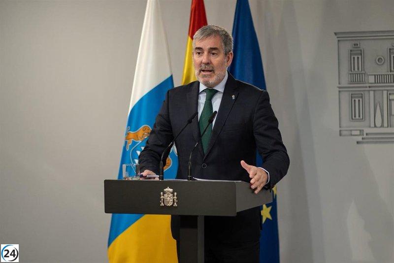Clavijo critica la resistencia de algunas comunidades autónomas ante la distribución de 4.400 menores migrantes sin compañía.