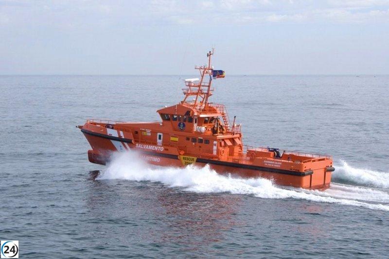 Operativo de Salvamento Marítimo salva a 69 migrantes en una patera a 40 millas de Gran Canaria.