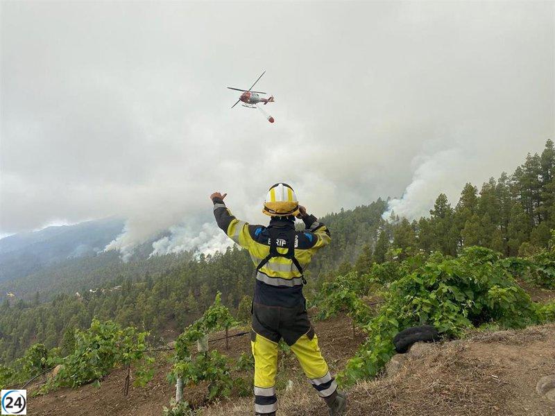 Canarias lanza su operación para combatir incendios forestales con 2.000 tropas, 200 vehículos y 18 aeronaves.