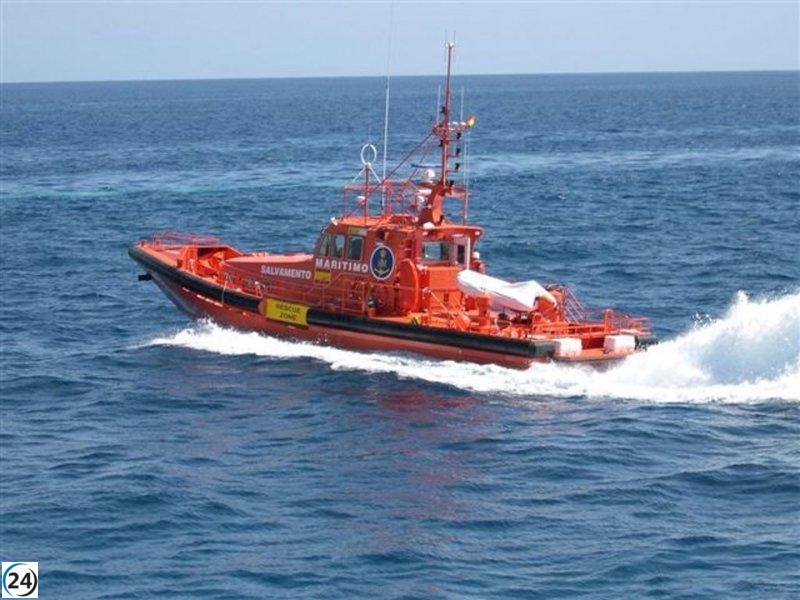 Rescatan a 128 inmigrantes en dos embarcaciones cerca de Lanzarote.