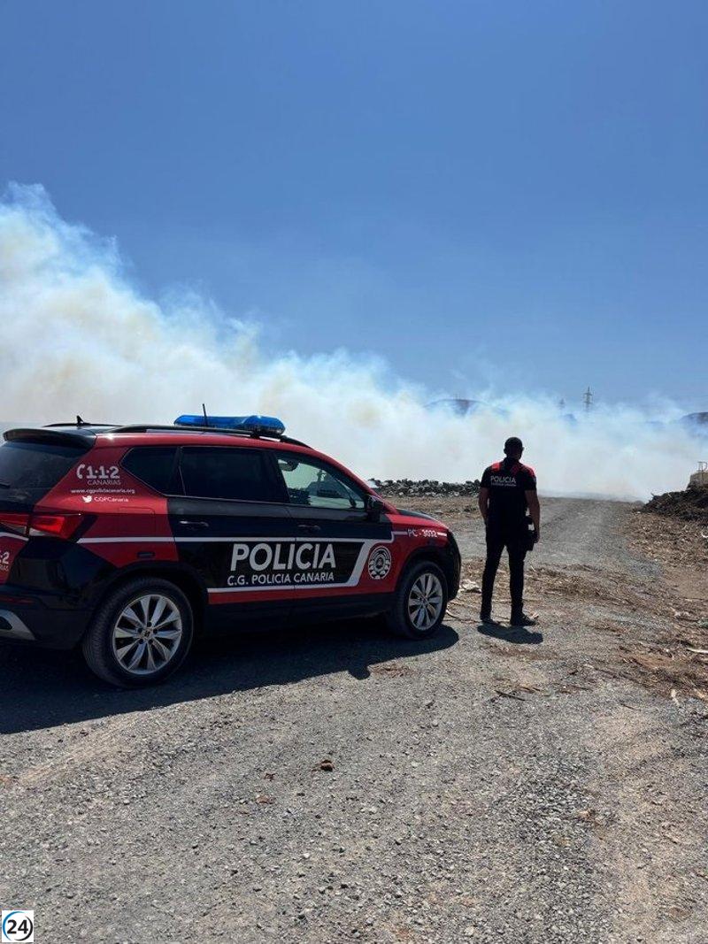 Incendio en vertedero de Juan Grande moviliza a bomberos y helicópteros en Gran Canaria.