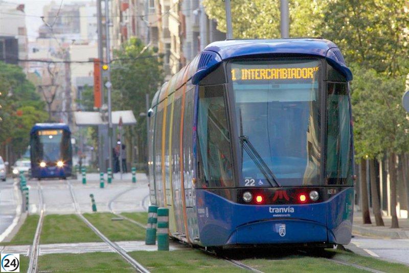 El Cabildo de Tenerife retira la arena de sílice del tranvía.
