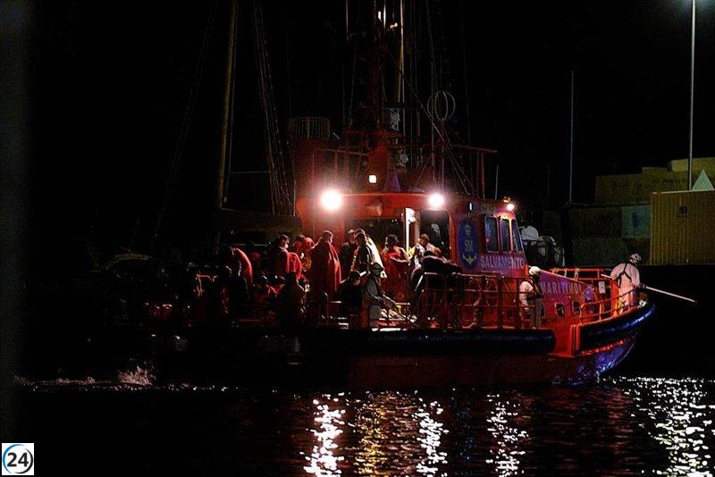Rescatan cerca de Fuerteventura a 75 migrantes en dos embarcaciones.