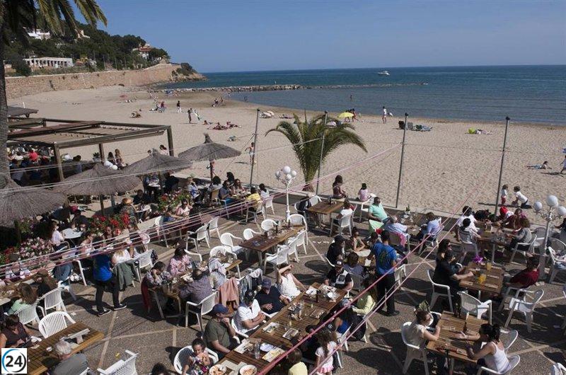 Hoteleros de Las Palmas exigen a Sanidad conversar sobre nuevas restricciones al tabaco en terrazas.
