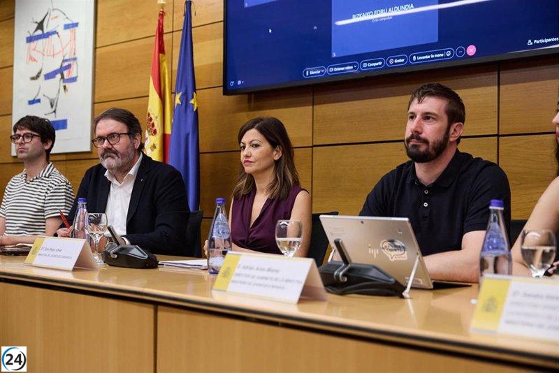 El Gobierno inicia el 28 de agosto el envío de casi 4.000 menores migrantes a las comunidades autónomas.