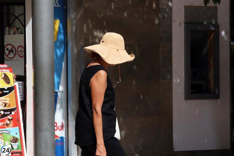 Canarias registra su primera noche de calor extremo con temperaturas que superan los 25 grados.