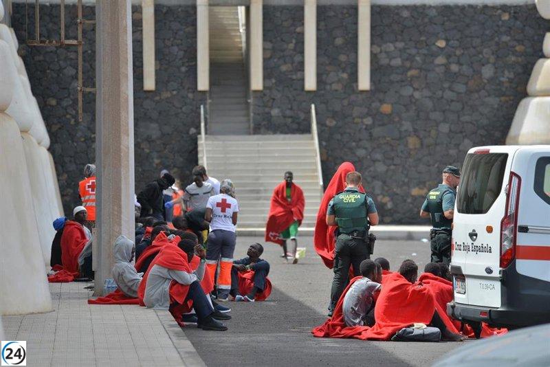 Clavijo denuncia falta de planificación en el traslado de menores migrantes por parte del Gobierno.