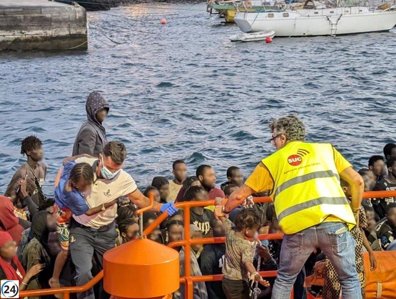 Nueve jóvenes migrantes pidiendo asilo aterrizan en la Península tras abandonar Canarias.