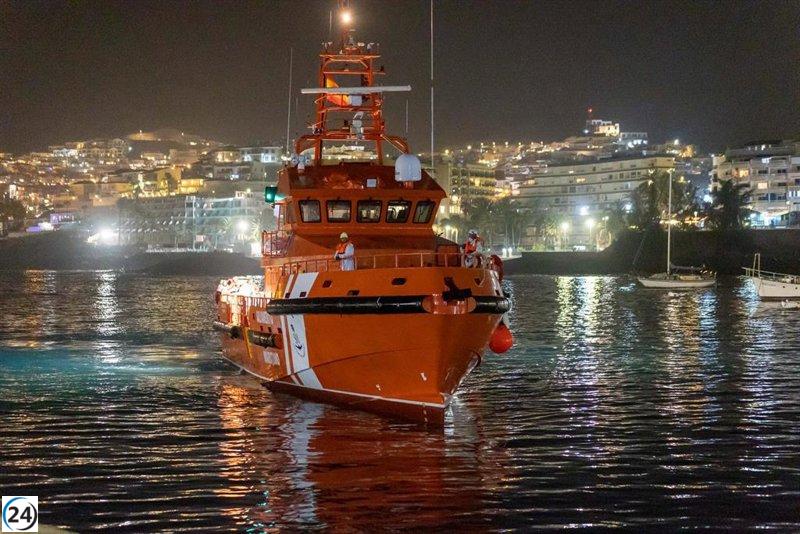 Rescatan a 236 inmigrantes de una embarcación a la deriva en aguas del sur de Gran Canaria.