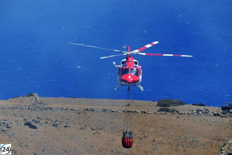 Cuatro aeronaves combaten el incendio en El Hierro, que permanece
