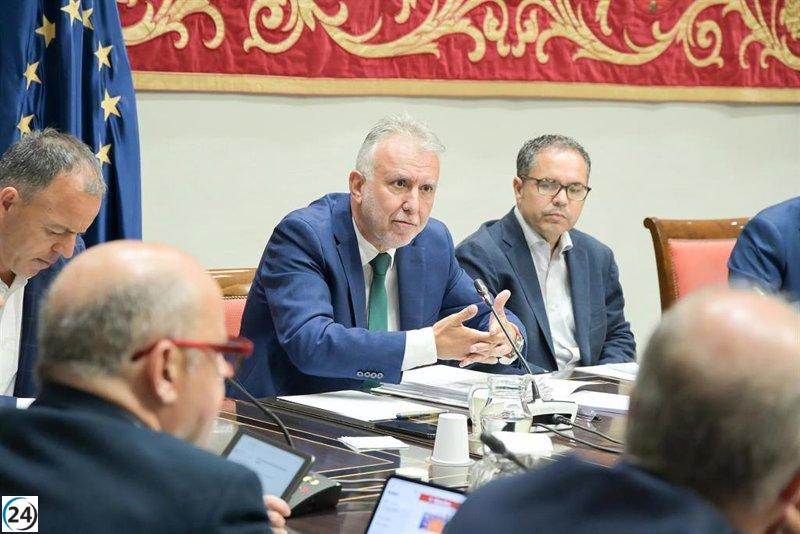 El Parlamento de Canarias señala a Torres y a los consejeros de Sanidad por la gestión de contratos en la crisis sanitaria.