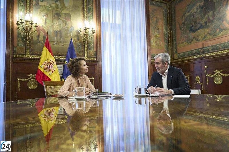 Clavijo y Montero pactan liberar 400 millones para inmigración y la recuperación de La Palma antes de fin de año.