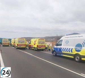 Tragedia en Gran Canaria: Un muerto y 12 heridos en colisión entre autobús y coche.