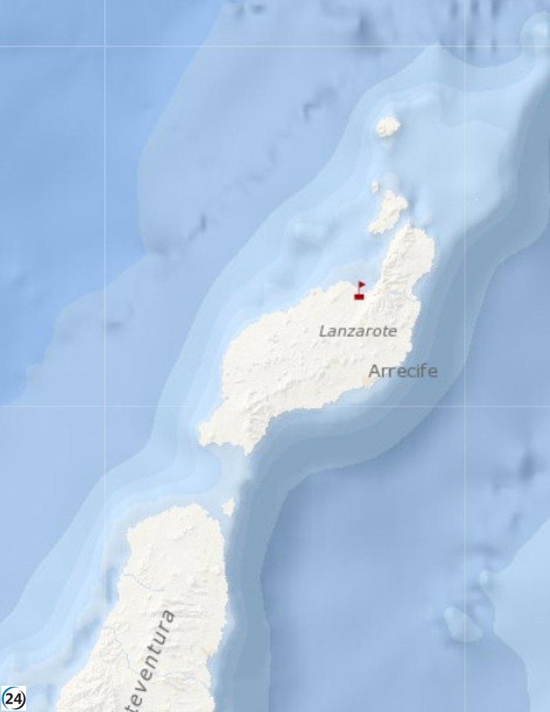 Se intensifican las labores de rescate para encontrar a un bañista perdido en la playa de Famara, Lanzarote, tras la tragedia que cobró la vida de su amigo.