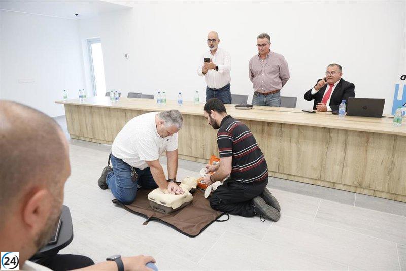 Taxistas de Las Palmas se unen para prevenir daños neurológicos en paradas cardíacas.