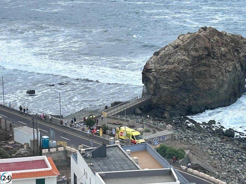 Seis personas resultan heridas por un impacto de oleaje en Santa Cruz de Tenerife.