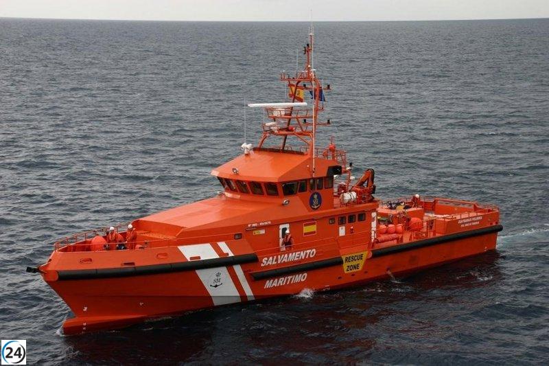 Salvamento Marítimo interviene durante la noche y asegura la captura de tres pateras con 145 inmigrantes en las costas de Lanzarote.