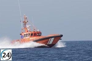 Salvamento rescata a 111 migrantes cerca de Fuerteventura durante la madrugada.