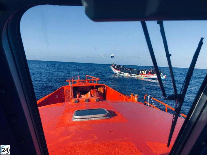 Más de 70 migrantes son rescatados cerca de Lanzarote y Tenerife.