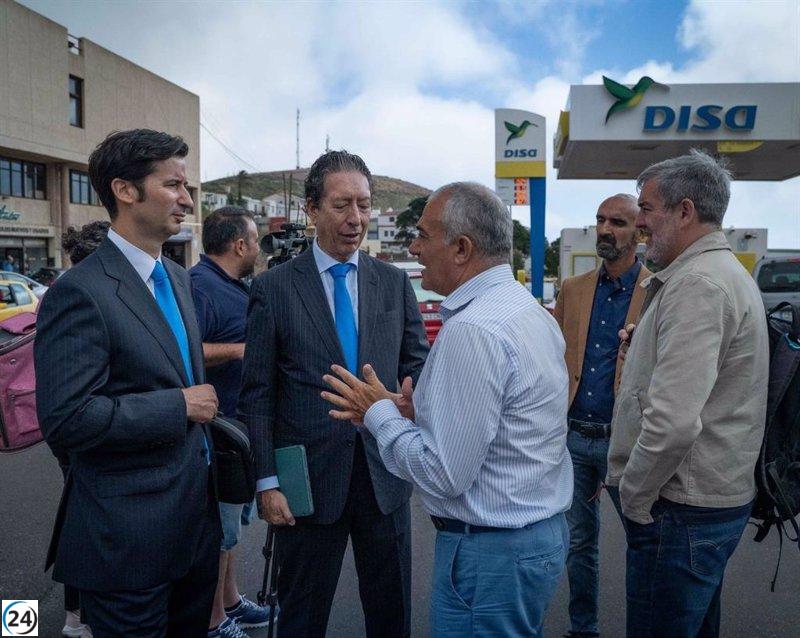 El presidente Clavijo promete eliminar impuesto de combustible en las 'islas verdes' en visita a El Hierro