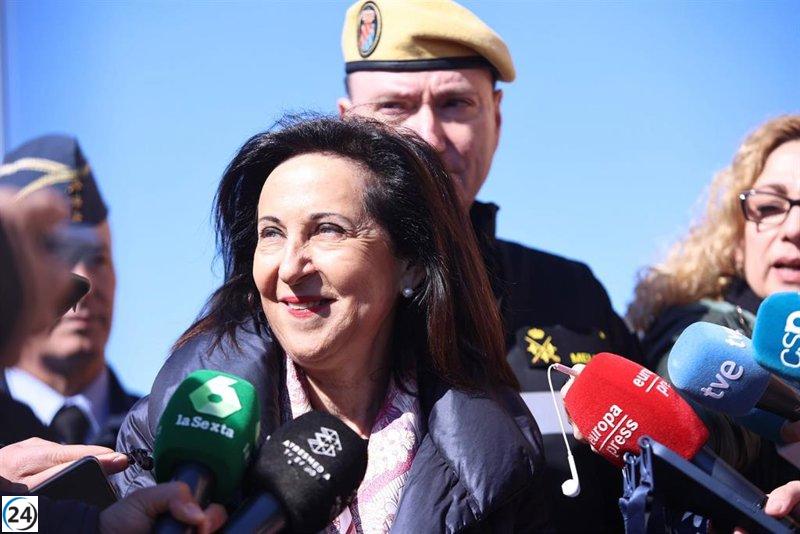 Robles visita el Regimiento de Infantería 'Soria' nº 9 en Fuerteventura